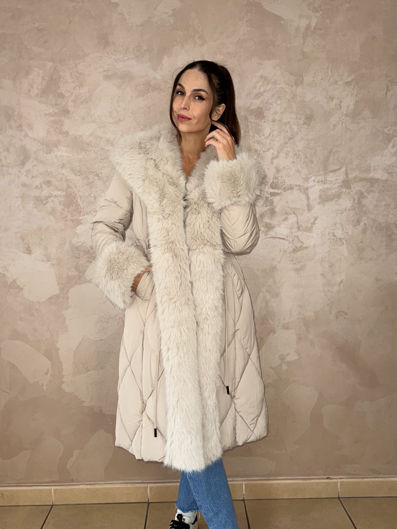 Arctic Luxe – Béžová bunda s kožušinou