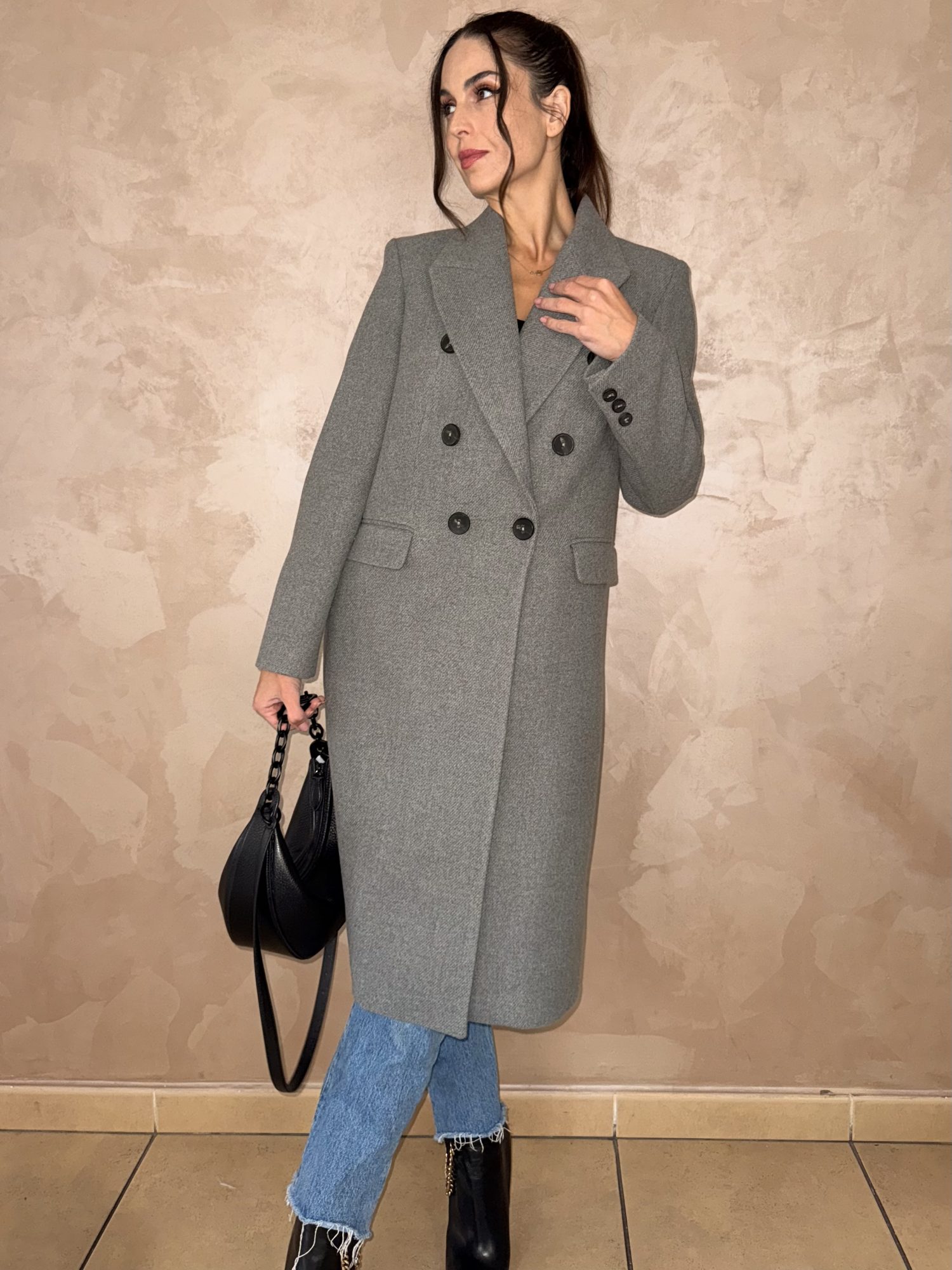 Urban Elegance – Sivý kabát so zapínaním na gombíky - Image 3